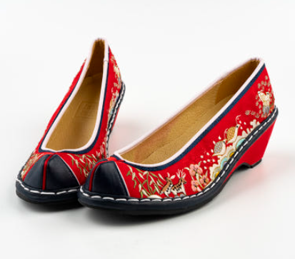 Sipjangsaeng Embroidered Flower Shoes (Heel Height: 1cm or 5cm)