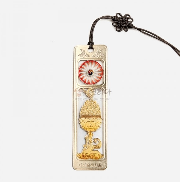 Bookmark Collection (7 Designs – Hunminjeongeum, Sipjangsaeng Fan, Namdaemun, Gyeonghoeru, Taeguk Fan, Baekje Incense Burner, Gwanghwamun)