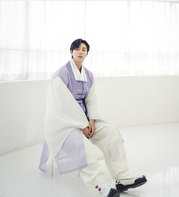 Luxury Korean Hanbok for Men – Authentic Handcrafted Gradient Design