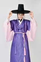 Seonbi Men’s Hanbok – Traditional Scholar Style in Purple & Pink