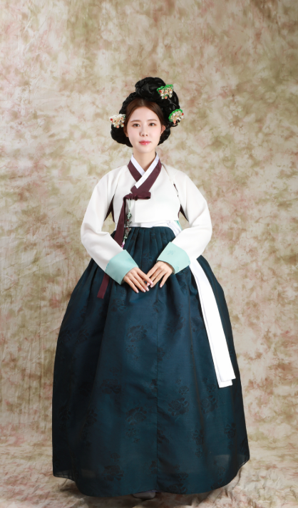 Classic Korean Hanbok Dress – Timeless Elegance in White & Deep Green