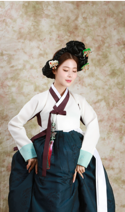 Classic Korean Hanbok Dress – Timeless Elegance in White & Deep Green