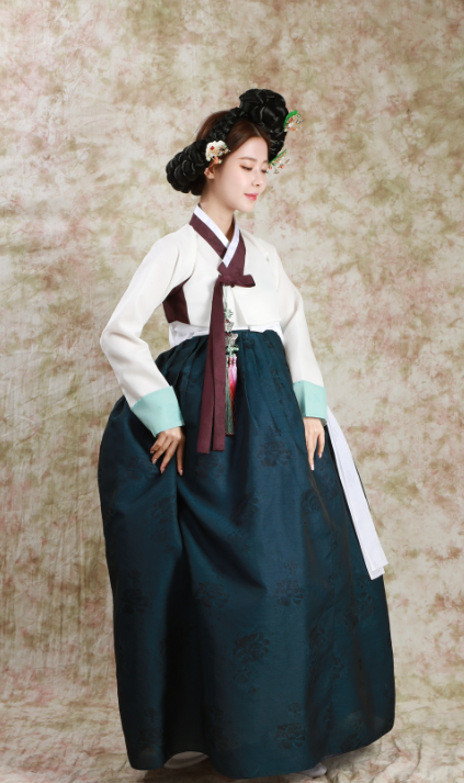 Classic Korean Hanbok Dress – Timeless Elegance in White & Deep Green