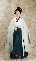 Classic Korean Hanbok Dress – Timeless Elegance in White & Deep Green
