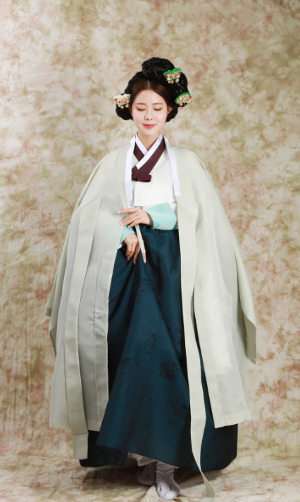 Classic Korean Hanbok Dress – Timeless Elegance in White & Deep Green