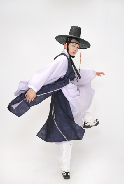 Drama-Inspired Men’s Hanbok – Noble Scholar Style in Navy