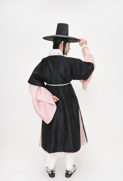 Royal Black Seonbi Hanbok – Powerful Men’s Scholar Style with Pink Accents