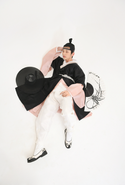 Royal Black Seonbi Hanbok – Powerful Men’s Scholar Style with Pink Accents