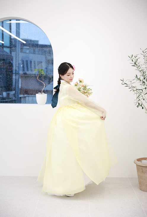 Sunlight Graceful Hanbok – Yellow & White Elegance for Women