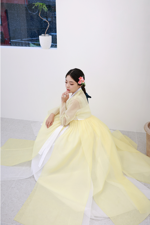 Sunlight Graceful Hanbok – Yellow & White Elegance for Women