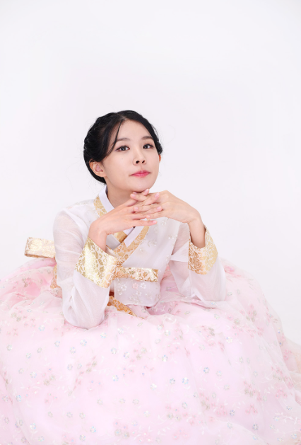 Blossom Elegance Hanbok – Soft Pink with Floral Embroidery & Golden Details