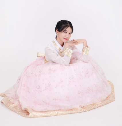Blossom Elegance Hanbok – Soft Pink with Floral Embroidery & Golden Details