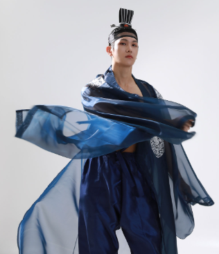 Midnight Wave Hanbok for Men – Bold Sheer Navy Modern Style