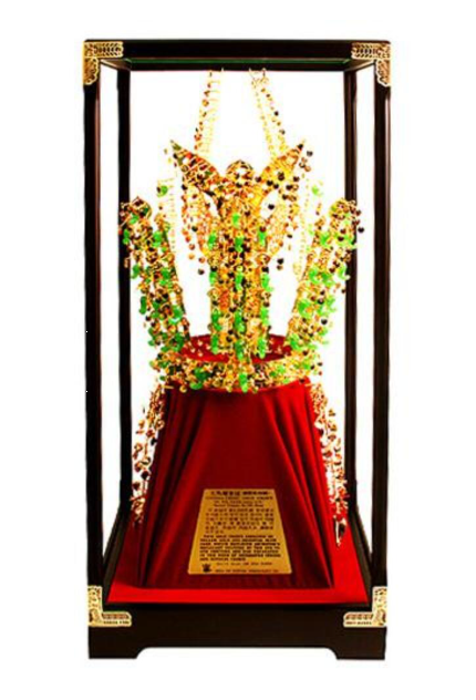 Handcrafted by Master Artisan / 24K Gold-Plated Cheonmachong Gold Crown (Full-Scale Replica) with Paulownia Case & Guidebook