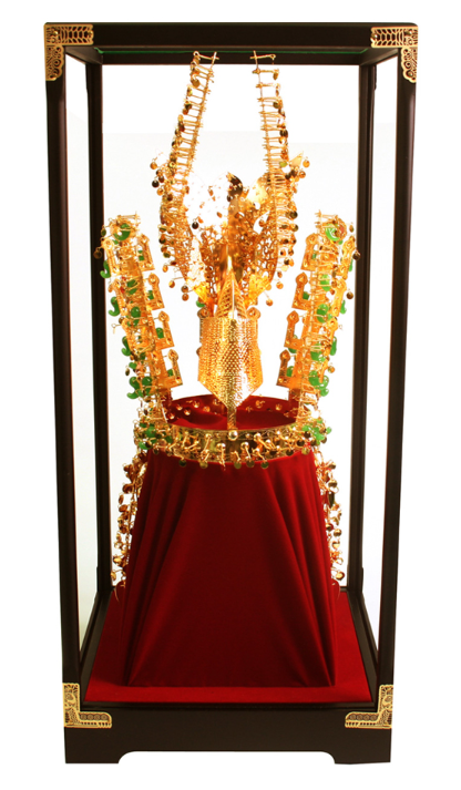 Handcrafted by Master Artisan / 24K Gold-Plated Cheonmachong Gold Crown (Full-Scale Replica) with Paulownia Case & Guidebook