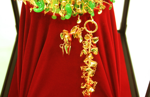 Handcrafted by Master Artisan / 24K Gold-Plated Cheonmachong Gold Crown (Full-Scale Replica) with Paulownia Case & Guidebook