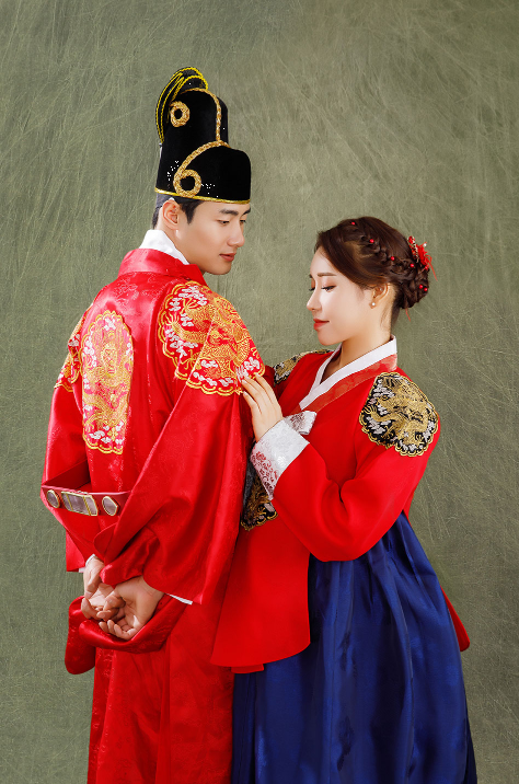Royal Dragon Robe – Red Gwanryongpo (Traditional Korean Hanbok for Men)