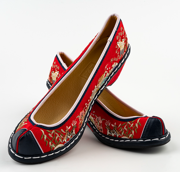 Sipjangsaeng Embroidered Flower Shoes (Heel Height: 1cm or 5cm)